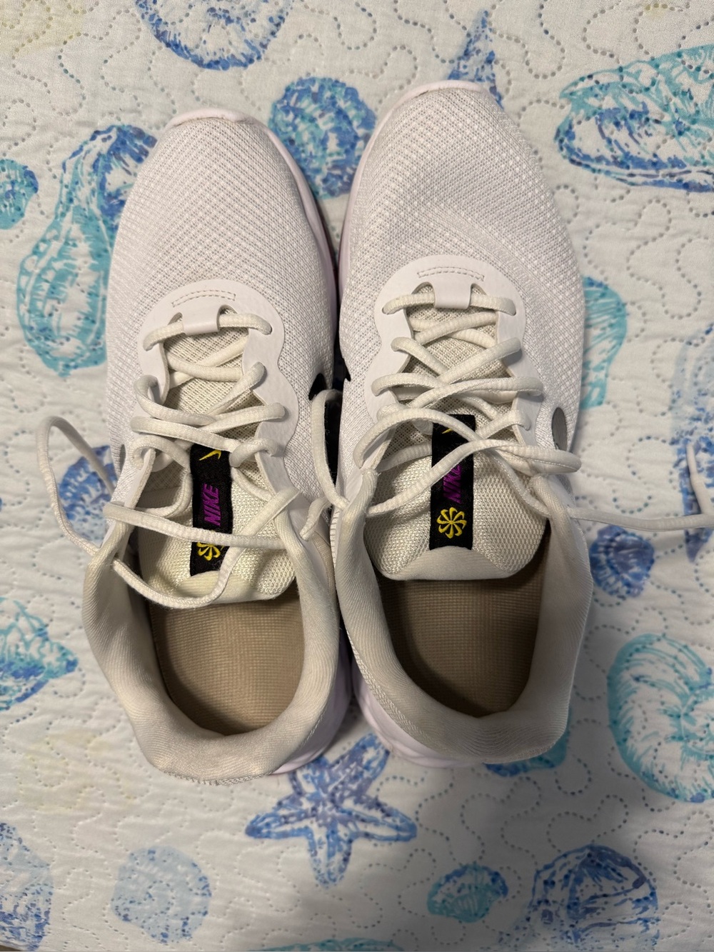 Nike Women’s White Athletic Running Shoes with Subtle Black and Purple Accents